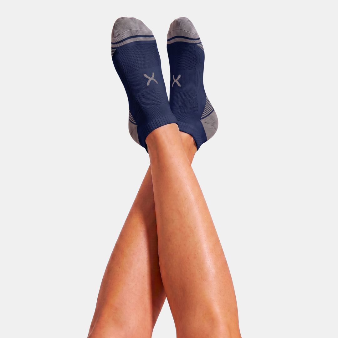 Navy Power Stride Ankle Socks Form Men, Men's navy ankle compression socks with grey toe and heel, breathable mesh knit and cushioned sole, soles facing camera